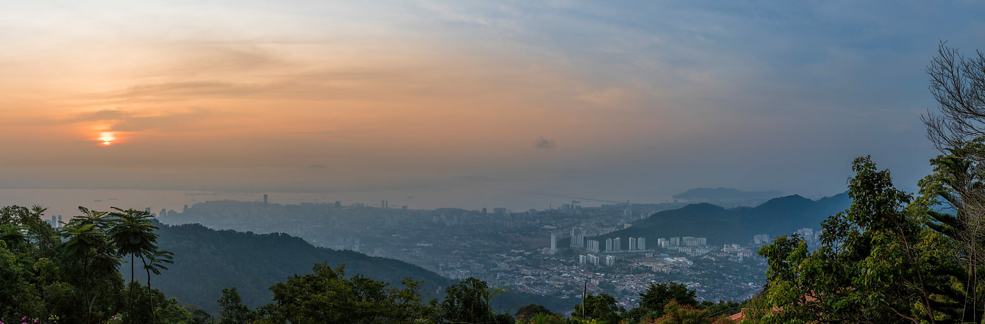 Bildagentur Mauritius Images Sunrise On The Penang Hill Georgetown Penang Malaysia The Sun Light Colours Panorama