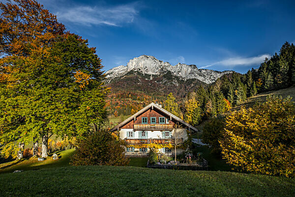 Bildagentur Mauritius Images Berchtesgaden Berchtesgadener Land Upper Bavaria Bavaria Germany Alps Mountains Untersberg Holy Mountain Farmhouse Autumn