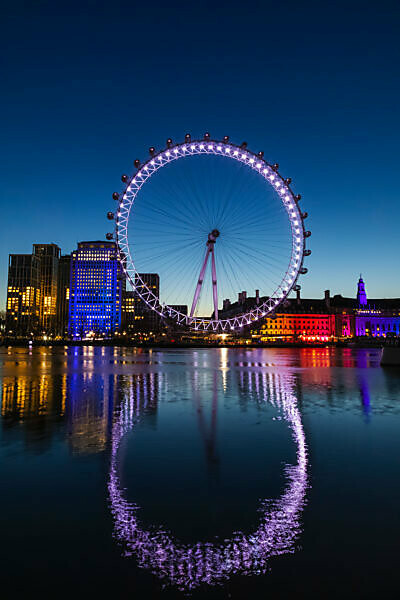 Bildagentur Mauritius Images England London London Eye Und County Hall Gebaude Bei Nacht