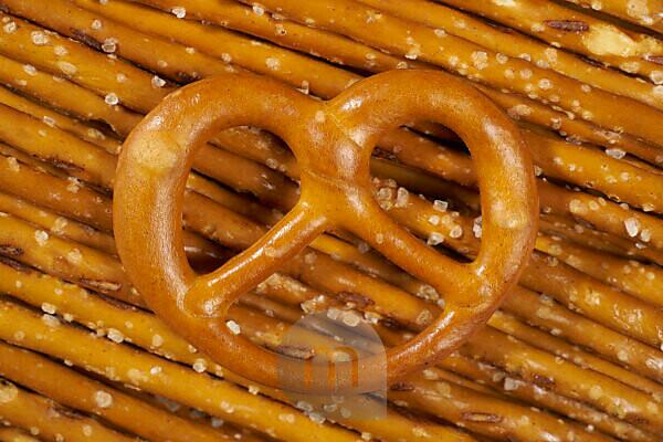 A close-up of a string of orange string photo – Pretzel Image on