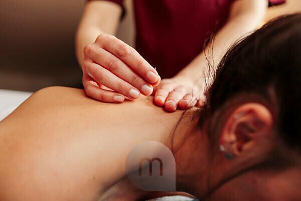 Mauritian head and shoulder massage