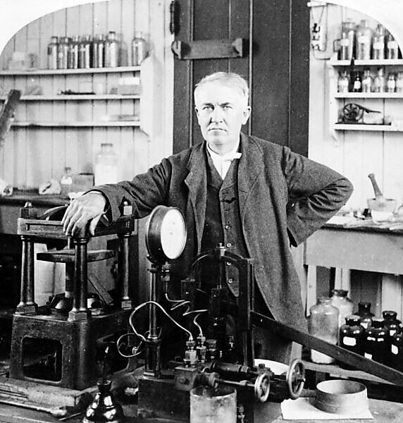 Bildagentur | Mauritius Images | Edison In His Laboratory, Circa 1901.  Thomas Alva Edison (February 11, 1847 - October 18, 1931) Was An American  Inventor And Businessman. He Developed Many Devices That