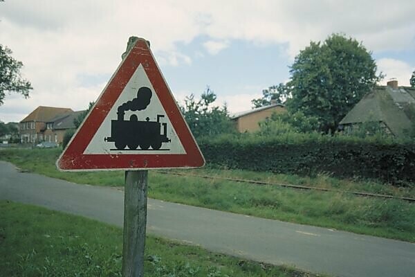 Bildagentur Mauritius Images Germany Lower Saxony Luneburger Moor Undeloh Moor Scenery Level Crossing Sign Europe North German Lowland Geest Scenery Scenery Moor Nature Tracks Rails Rail Transports Railroad Sign Tip