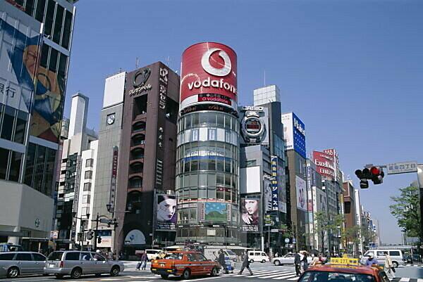 Japan, Honshu, Tokyo, Ginza, Chuo-dori Shopping Street at