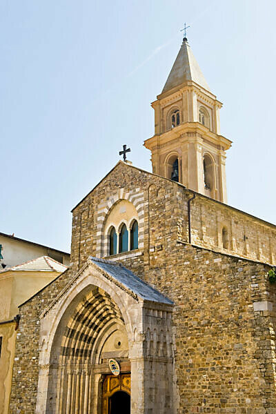 Bildagentur mauritius images St. Michele church Ventimiglia