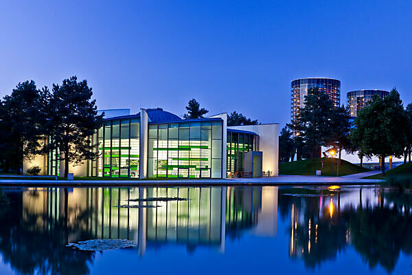 Bildagentur Mauritius Images Wolfsburg Autostadt Night Photography Architecture Water Reflexion