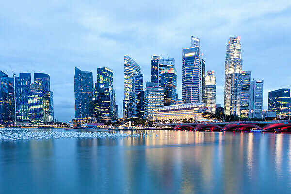 Bildagentur Mauritius Images Singapore Skyline At Dusk