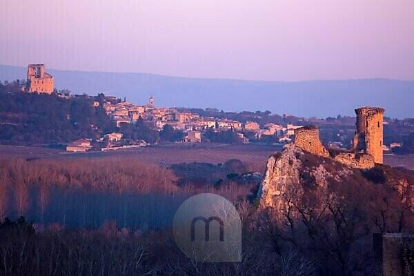 Bildagentur Mauritius Images France Vaucluse 84 Castle Dhers And Chateauneuf Du Pape