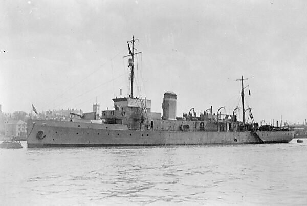 Bildagentur Mauritius Images Hms Truro Minesweeper S Lonely Vigil Where L 24 Sank The Twin Screw Minesweeper H M S Truro Which Is Keeping Lonely Vigil On