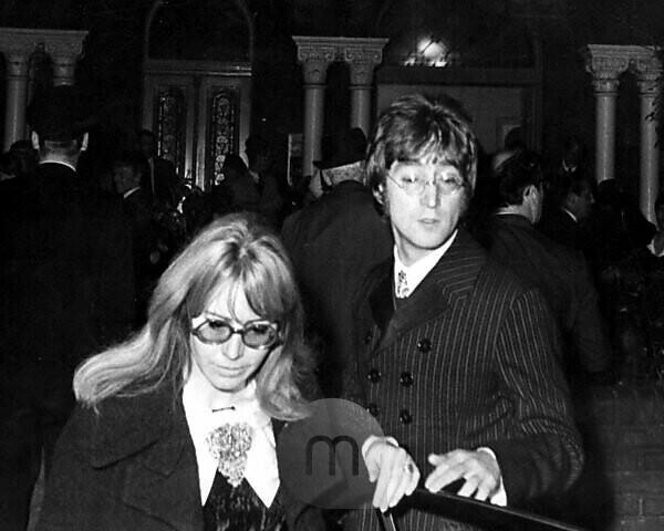 Bildagentur | mauritius images | John Lennon With His Wife Cynthia 