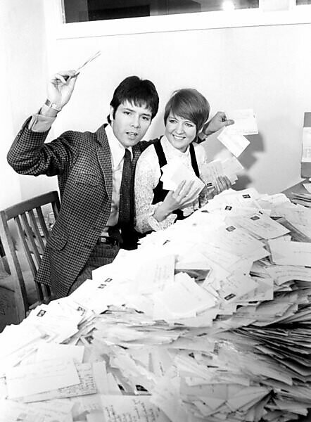 Bildagentur Mauritius Images British Singers Cilla Black And Cliff Richard Choosing Which Song Cliff Will Sing At The Eurovision Song Contest At The Albert Hall 8th March 1968