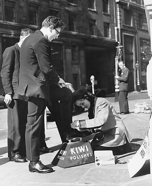 Female store shoe shine