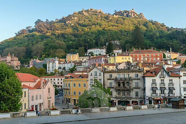 Bildagentur mauritius images Old town of Sintra with view to