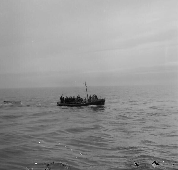 Bildagentur Mauritius Images Men Saved From Burning Ship 24 February 1961