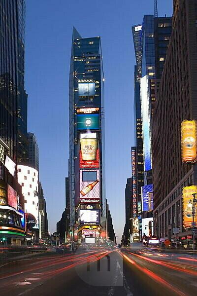 Bildagentur | mauritius images | USA, New York city Manhattan Times Square  high-rises street-scene, evening, North America, metropolis, metropolis,  Midtown, high-rises, office buildings, business-houses,  neon-advertisements, neon signs, advertisement