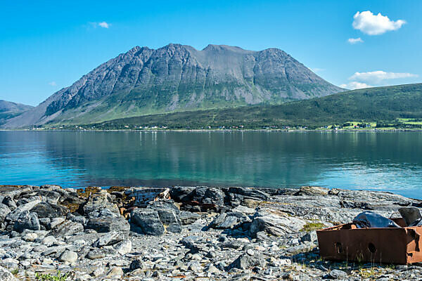 Bildagentur Mauritius Images Shore At Stormanstos Peninsula Lyngen Alps Norway