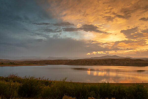 Bildagentur mauritius images Sunrise over Wolford Mountain