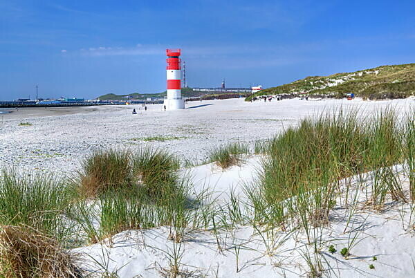 South beach with lighthouse on the Badedüne against the main island, Heligoland, Heligoland Bay, German Bight, North Sea island, North Sea, Schleswig-Holstein, Germany