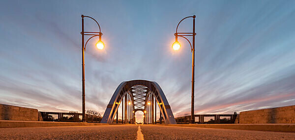 Germany, Saxony-Anhalt, Magdeburg, Sternbrücke in Stadtpark Rotehorn, blue hour, Magdeburg.