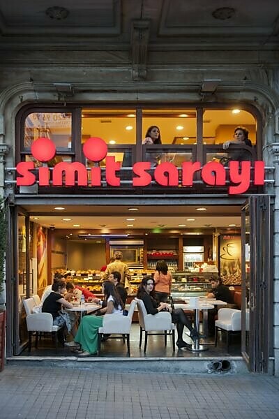 Bildagentur Mauritius Images Turkey Istanbul Beyoglu Istiklal Caddesi Independence Street Fast Food Chain Simit Sarayi