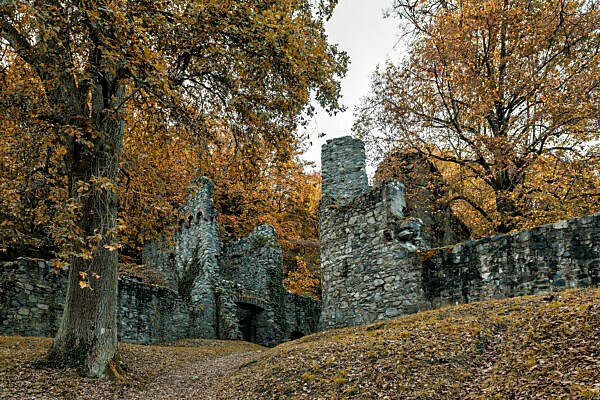 Franconian Crumbach, Hesse, Odenwaldkreis, Rodenstein castle ruins from the 13th century