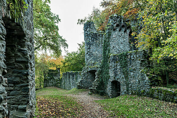 Franconian Crumbach, Hesse, Odenwaldkreis, Rodenstein castle ruins from the 13th century