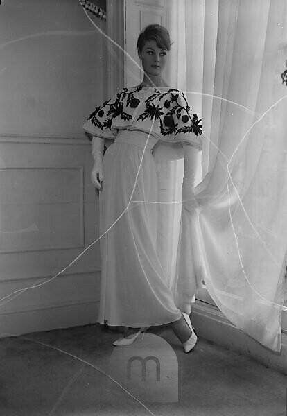 Bildagentur | mauritius images | Evening Dress Created By Fashion Designer  Ronald Paterson 2 February 1960